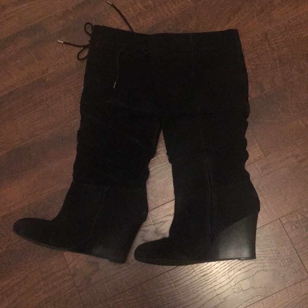 Beautiful suede knee high boots with tie.